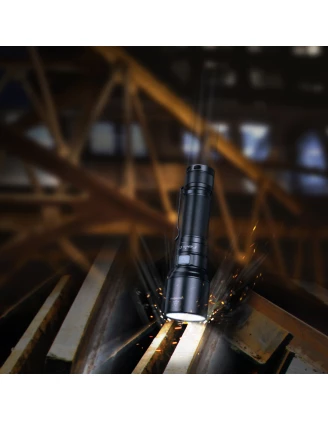 Mocna i kompaktowa latarka diodowa Fenix C7 - Luminus SST70, IP68, z portem USB-C