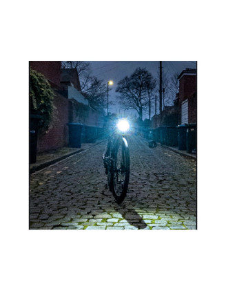 Najlepsza latarka rowerowa Fenix BC21R V3.0 - oświetlenie, które rzuca na kolana!